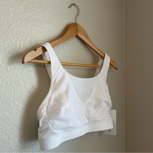 NWT, Athleta Women’s Invincible Lightweight Sports Bra in Bright White, Size 36D - Picture 8 of 12